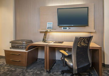 Courtyard By Marriott Downtown Hotel