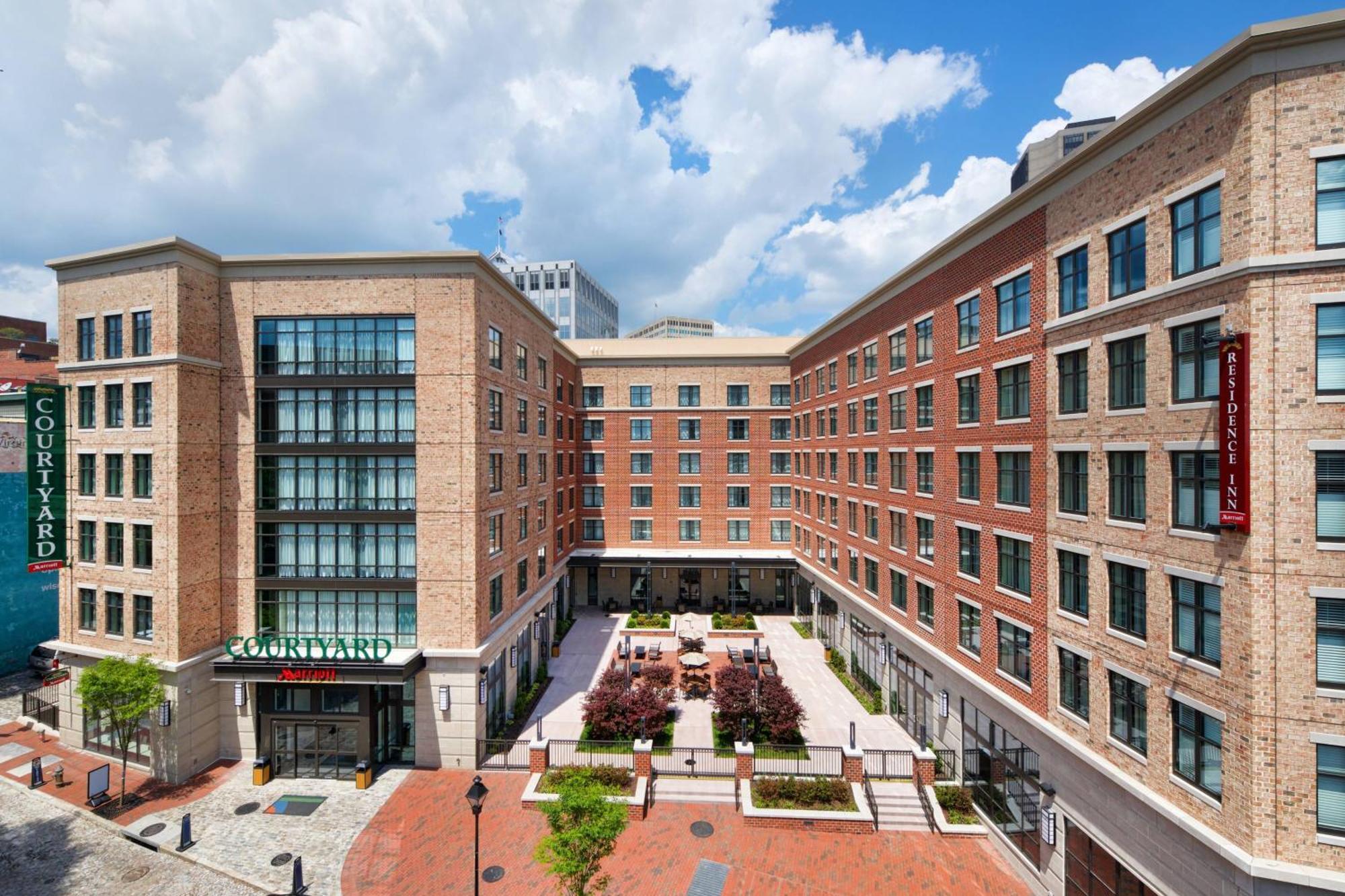 Courtyard By Marriott Downtown 4*