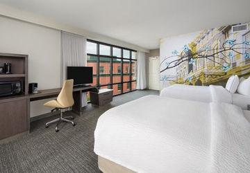 Courtyard By Marriott Downtown Hotel